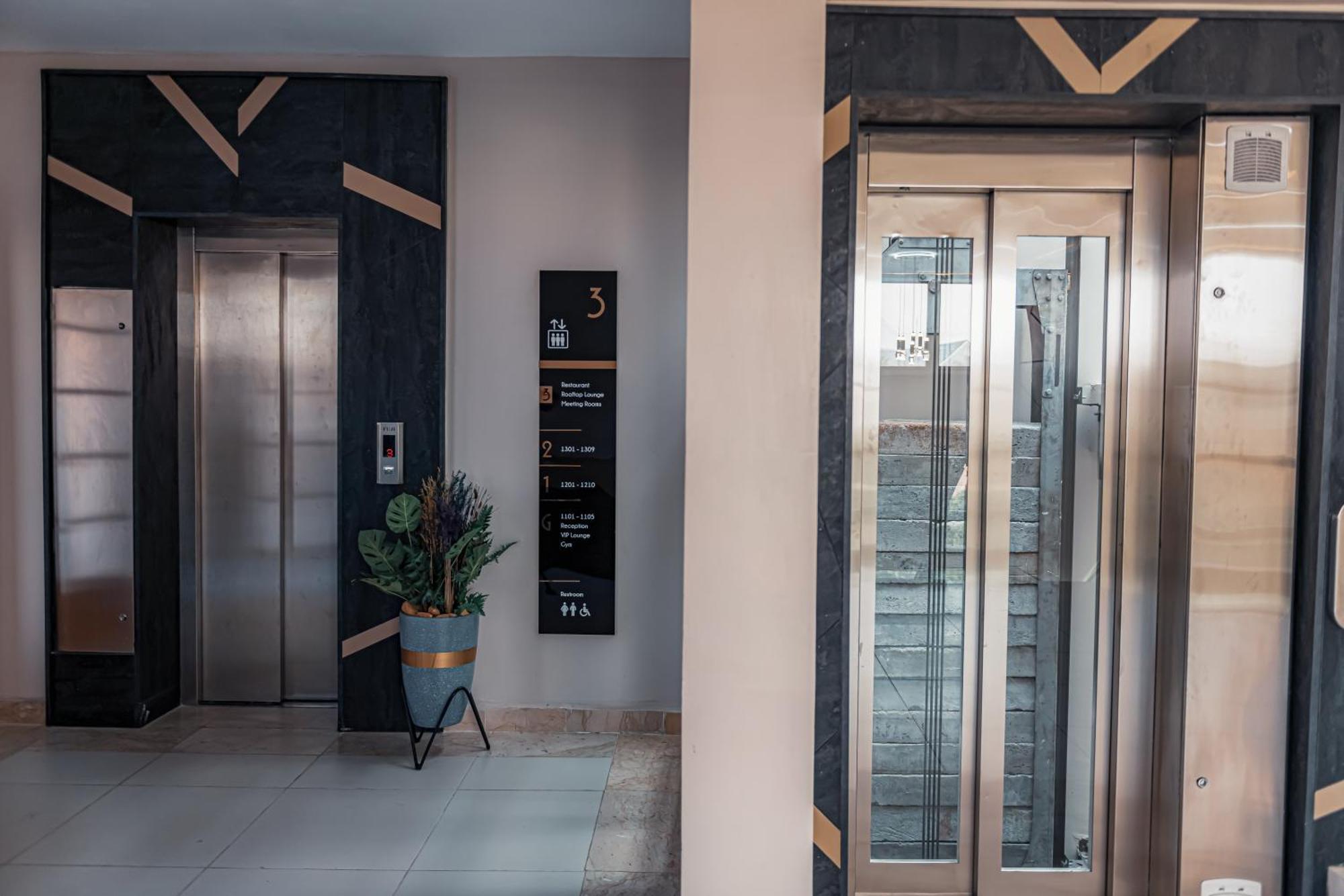 Wali'S Suites Abuja Exterior photo